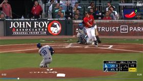 ▲山本由伸沒收投手正面強襲球。（圖／翻攝自MLB官網）