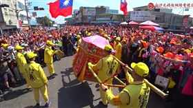 推開爐主，搶C位，張麗善「擋路攔轎」，白沙屯媽祖，直衝離開，彰化伸港，福安宮(圖／翻攝自白沙屯媽祖網路電視台YT)