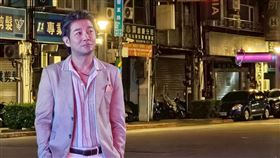 謝承均參與男公館拍攝，模樣帥氣。（圖／翻攝自臉書）