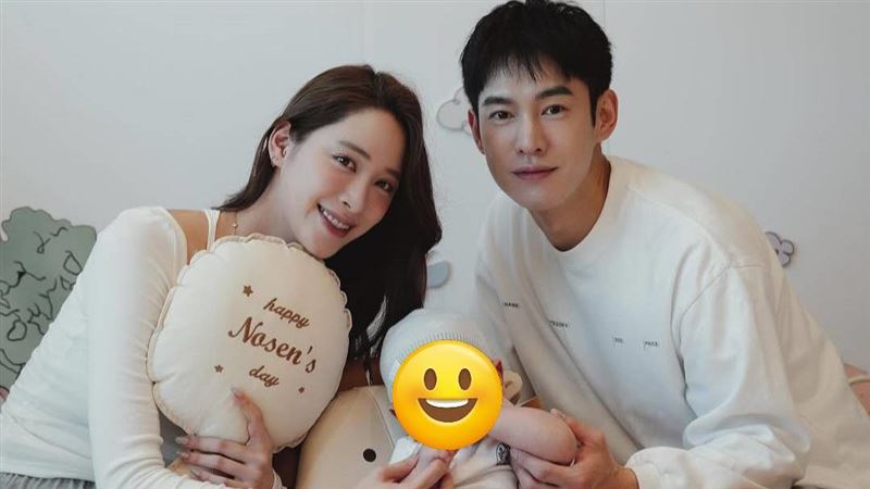 歐陽妮妮替兒收涎　全家人同框獨缺他身影