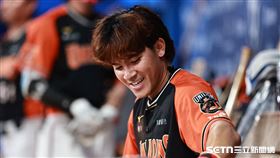 ▲中職36年例行賽，統一獅游擊手陳聖平敲出三壘安打，靠高飛犧牲打攻下分數。（圖／記者劉彥池攝影）