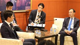 朱立倫會見自民黨青年局訪團，籲台日應建立戰略夥伴關係。(圖/國民黨文傳會提供)