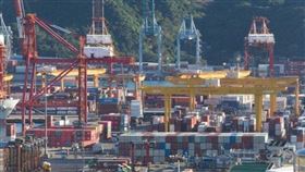 新台幣兌美元匯率2日大幅升值9.53角，令外銷為主的機械業千鈞重負。（圖／CTWANT）