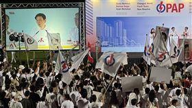 新加坡大選 執政黨勝選新加坡大選結果4日凌晨出爐，人民行動黨蟬聯執政。圖為人民行動黨秘書長黃循財上台致詞。中央社記者吳昇鴻新加坡攝 114年5月4日