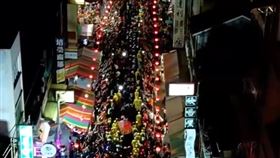 ▲【白沙屯進香】凌晨啟程回鑾！ 全場喊「進喔」　數萬信眾跪地場面壯觀（圖／翻攝自白沙屯拱天宮臉書）

