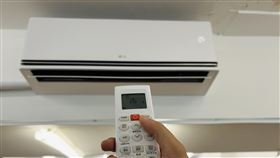 家電達人486先生指出，變頻冷氣相較老舊窗型冷氣更省電。（圖／486團購提供） 