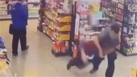 宜蘭礁溪員警以「大外割」絆住詐團車手。（圖／翻攝畫面）