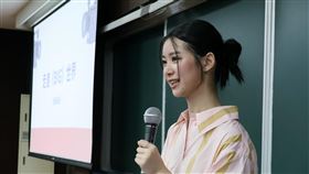 于卉喬首次演講直呼超緊張。(圖／光意娛樂提供)