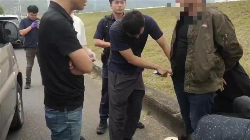 男子因1萬元債務遭擄走痛毆,花蓮警追緝逮嫌犯救人。(圖/翻攝畫面)
