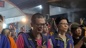 男信眾去年因喪父無法接駕，今年白沙屯媽祖特地來看他。（圖／翻攝白沙屯媽祖網路電視台）