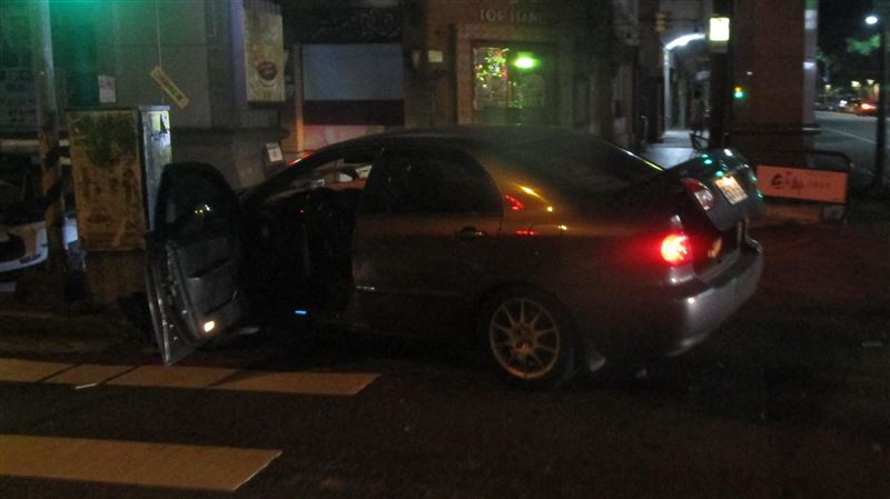 台中男酒駕闖紅燈車釀2傷！他竟毫髮無傷