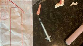 警方在曾男入住的旅館房間內查獲的毒品及針筒。（圖／翻攝畫面）