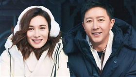 韓庚（右）與妻子盧靖姍（左）準備成為一家四口的家庭。（圖／翻攝自微博）