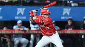 ▲味全龍劉基鴻炸裂超前2分砲。（圖／味全龍提供）