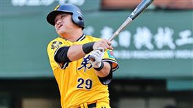 ▲中信兄弟陳俊秀首局轟出三分彈。（圖／中信兄弟提供） 