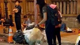 【白沙屯進香】瘋媽祖最美畫面！長髮女獨自撿垃圾　無名英雄千人讚爆。白沙屯媽祖全球徒步聯誼會