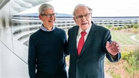 ▲巴菲特幽默表示：「庫克為波克夏賺的錢，比我還多。」（圖／X@TimCook）