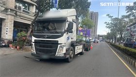 高雄,鳳山區,騎士,聯結車,車禍,死亡,奪命,機車▲圖片描述。（圖／翻攝畫面）