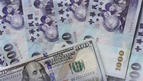 朱立倫批評，關稅戰未戰先降、匯率戰未戰先敗；經貿戰已經打到家門口，民進黨還在大內鬥。（圖／翻攝自朱立倫臉書）