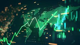 ▲台股受到新台幣劇烈升值影響，今天盤面重挫逾400點。（示意圖／PIXABAY）