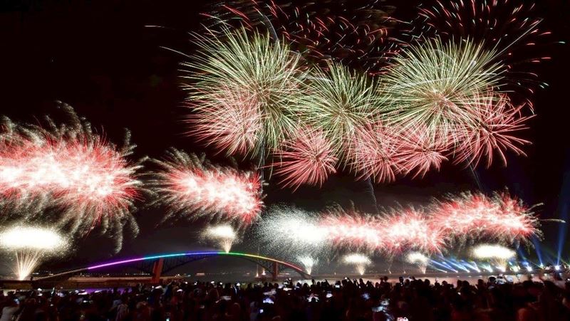 澎湖國際海上花火節今開幕！史奴比控必衝