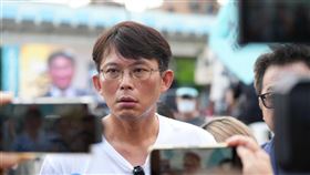 朱立倫喊罷免賴總統  黃國昌：是許多台灣人心聲國民黨主席朱立倫在凱道集會高呼要罷免總統賴清德，民眾黨主席黃國昌（中）27日受訪時指出，希望賴總統下台、要罷免賴總統，相信是很多台灣人此刻共同心聲。（台灣民眾黨提供）中央社記者王朝鈺傳真 114年4月27日