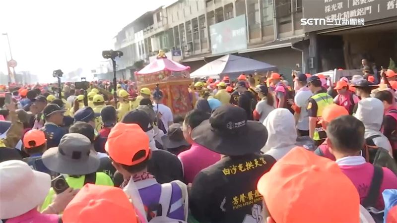 白沙屯媽祖走彰化還南投？信眾交接處守候