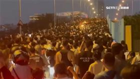 萬人湧漁光島散場塞翻！車輛狂叭爆火氣