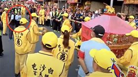 福懋主管跪喊40次:歡迎駐駕!成功感動媽祖