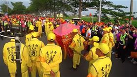 【白沙屯進香】媽祖路口突甩尾左轉！香燈腳感動曝：要跟員警一起執勤（圖／翻攝自白沙屯媽祖網路電視台 YouTube頻道）