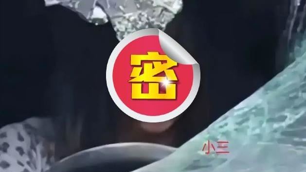 女子圍堵小三踩碎車窗！見小三顏值網歪樓