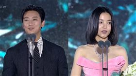 ▲朱智勛、金泰梨抱回視帝視后大獎。（圖／翻攝自PRIZM） 