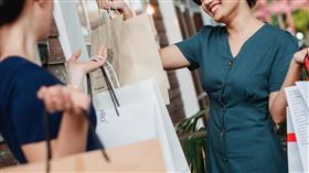 一年一度百貨周年慶開跑，消費者與百貨商家無不摩拳擦掌，積極迎戰每年最大的消費潮。（圖／翻攝自Pixabay）