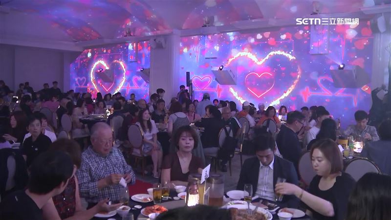 5G沉浸式懷舊演唱會　重現早年歌廳秀場景