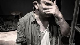 水管阿民睡到一半驚覺陌生男爬上床。（圖／翻攝自水管阿民臉書）