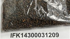 小磨坊國際貿易股份有限公司從越南輸入的黑胡椒原粒，被檢出殘留農藥磷化氫0.02ppm。（圖／食藥署提供）