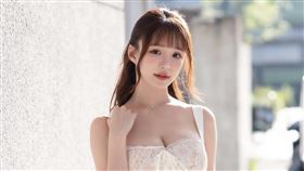 元元近日即將推出全新寫真集。（圖／翻攝自元元IG）