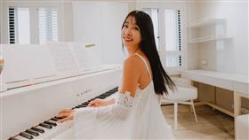 小嫻去年回歸大學生身分。（圖／翻攝自小嫻臉書）