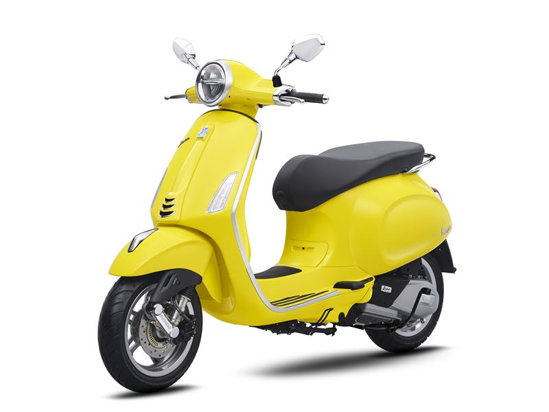 Vespa Primavera 125主打新色「含羞草黃」。(圖/Vespa提供)