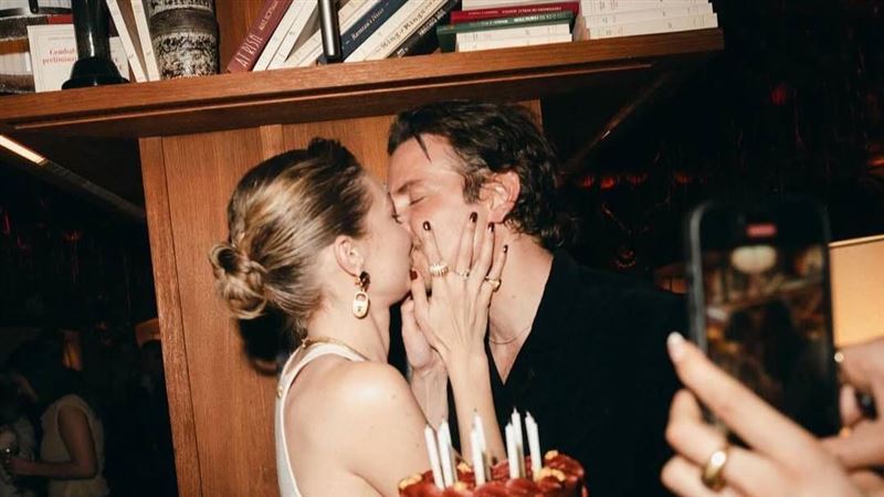 超模秘戀2年終認愛　激吻小20歲男友被拍