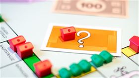 ▲ETF崛起壓縮主動型基金空間，傳統基金面臨轉型挑戰。REITs收益壓力增，利率上行衝擊不動產投資表現。群益全球地產入息基金淨資產跌破三億元門檻，引發市場關注。（示意圖／PIXABAY）