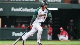 ▲台鋼雄鷹王博玄在屬於自己的「博玄日」繳出3安猛打賞。（圖／台鋼雄鷹提供） 