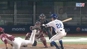 ▲李宗賢刻意觸身球。（圖／翻攝自CPBLTV）