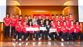 泓德能源攜手文化大學，共築划船人才培育新里程贊助三級划船隊伍。（圖／文化大學提供）