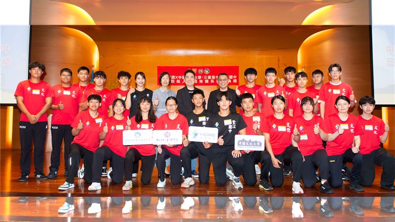 泓德能源攜手文化大學,共築划船人才培育新里程贊助三級划船隊伍。(圖/文化大學提供)