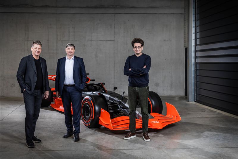 前Ferrari F1車隊總監Mattia Binotto(右1)被火速拉拔為Audi F1項目總負責人。(圖/翻攝AUDI)