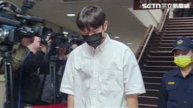 ▲宥勝繳完8萬保金後離開。（圖／記者楊佩琪攝）