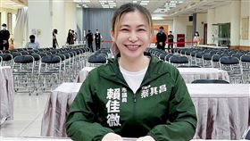 賴佳微在臉書宣布不再參選公職，引發討論。（圖／翻攝自賴佳微臉書）