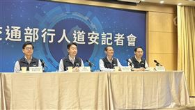 交通部道安說明。（圖／記者李育道攝影）