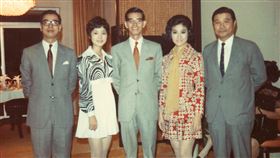 ▲鄧麗君男歌迷曝光爺爺張俊基難忘的香港3個月珍藏照片，五億探長雷洛赫然也現身。（圖／鄧麗君男歌迷張可棠提供）